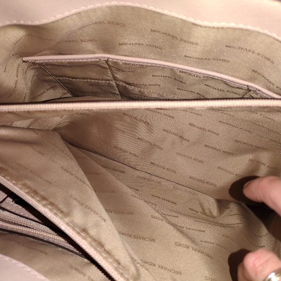 Beautiful pink and rose gold MK tote - Picture 5 of 6